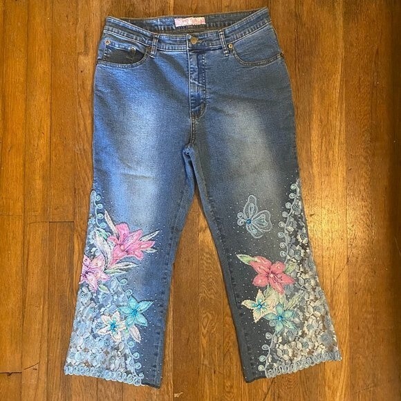 Sassy Thai NWT Embordered Lace Sequin Beaded Denim Womens Jean Capri Size 10 - Picture 1 of 11